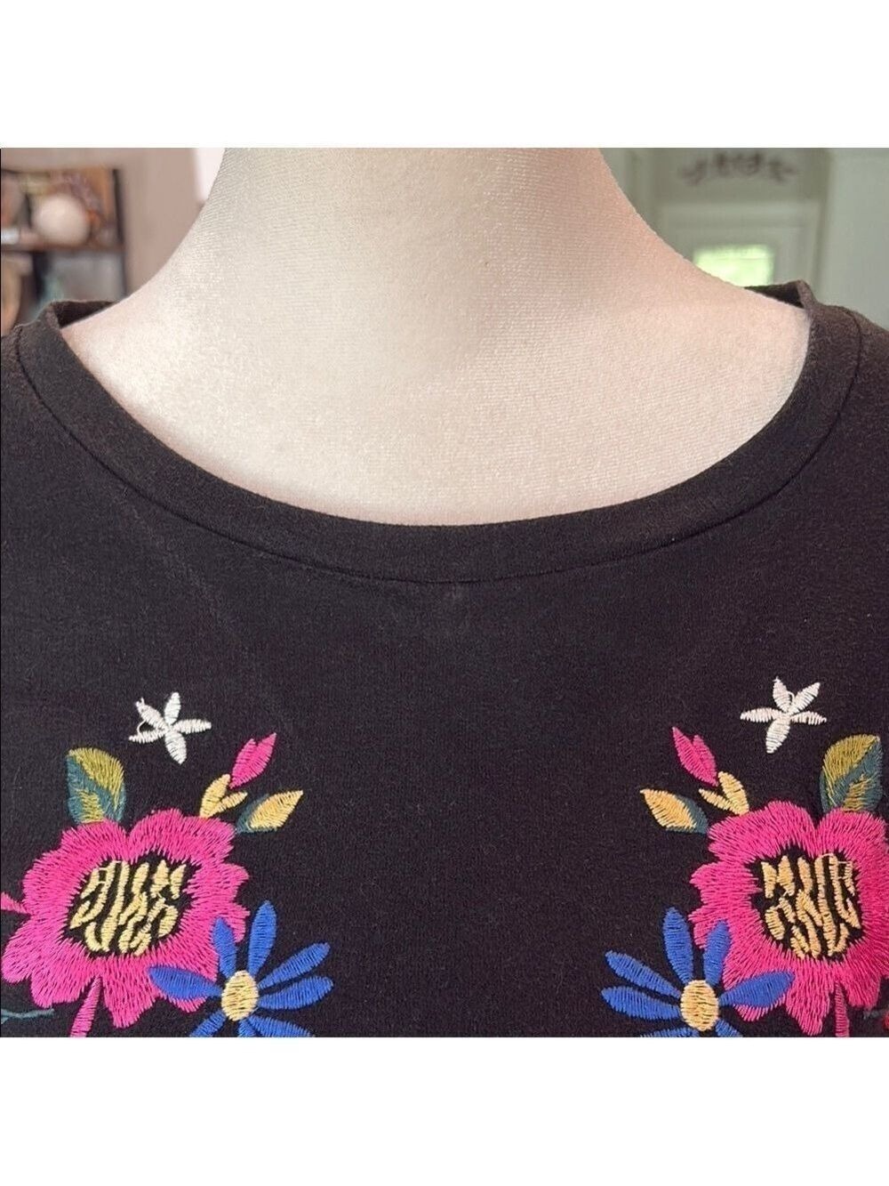 Umgee Size L black dress with floral embroidery. Short sleeves colorful - Picture 4 of 7